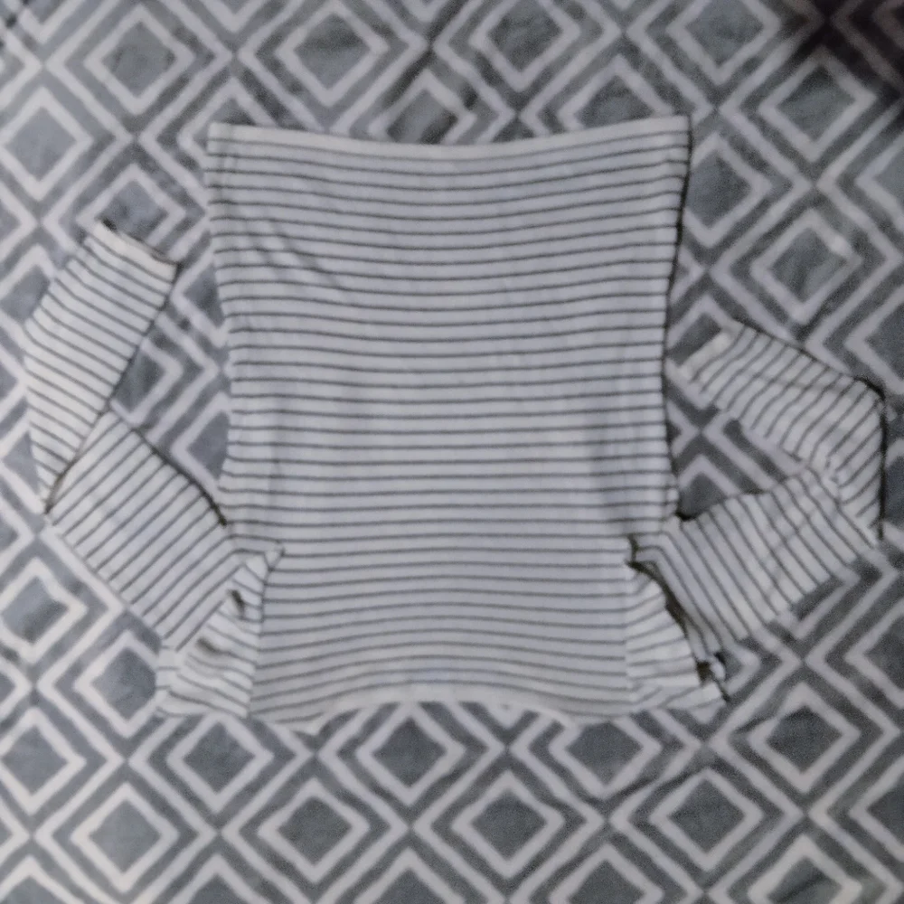 A.n.a Ruffle Shoulder Sweater PS - Picture 4 of 4